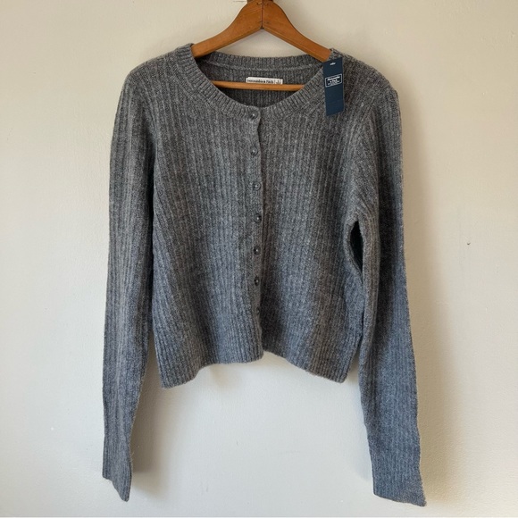 CLOSET CLOSING TODAY • LAST CHANCE✨NWT a&f crewneck cropped cardigan - Picture 1 of 7